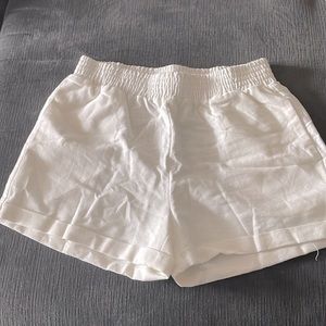 Ottawa Boutique, Viens Avec Moi White Linen Shorts